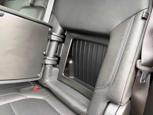 Used 2023 GMC Sierra 2500 SLT w/ SLT Convenience Package image 23