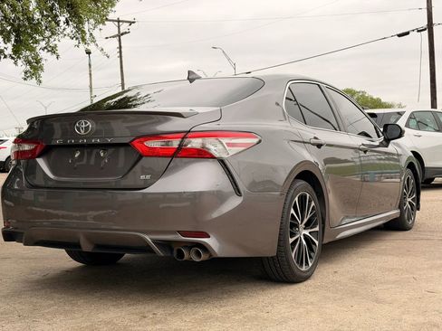 Used 2019 Toyota Camry SE w/ Carpet Mat Package image 3
