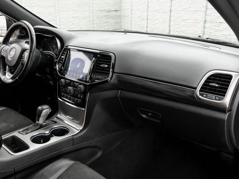Used 2020 Jeep Grand Cherokee Altitude RWD image 15