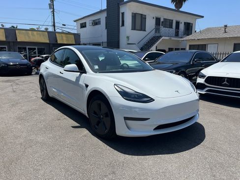 Used 2023 Tesla Model 3 Standard Range RWD image 3