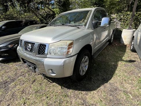 Used 2007 Nissan Titan LE w/ Tow Pkg AWD/4WD image 2