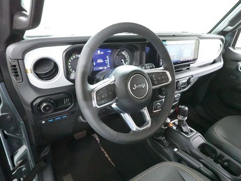 Used 2025 Jeep Wrangler Unlimited Sahara AWD/4WD image 23