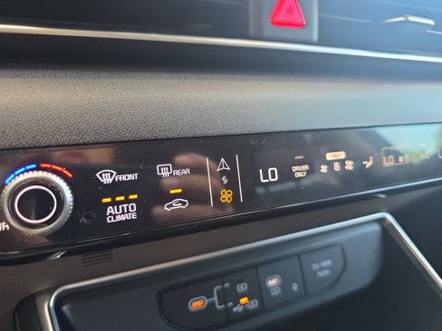 Used 2026 Kia Carnival EX FWD image 16