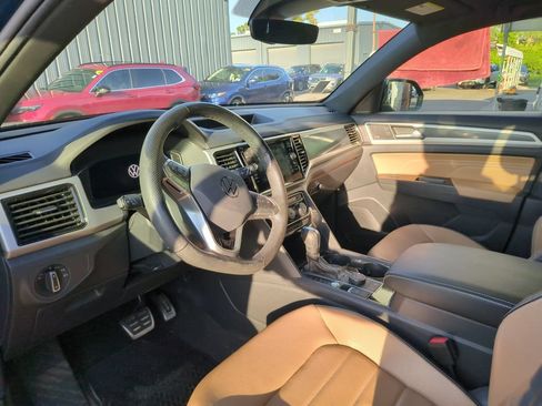Certified 2023 Volkswagen Atlas Cross Sport SEL Premium R-Line AWD/4WD image 8