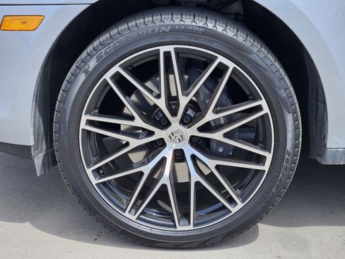 Certified 2026 Porsche Macan image 14