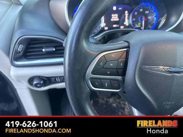 Used 2017 Chrysler Pacifica Touring-L Plus w/ Tire & Wheel Group FWD image 17