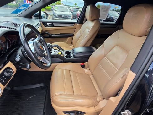 Used 2022 Porsche Cayenne AWD/4WD image 13