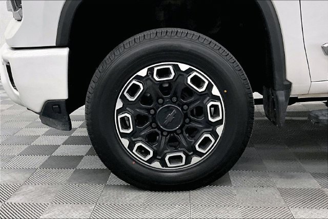 Used 2024 Chevrolet Silverado 2500 High Country w/ Technology Package AWD/4WD image 10