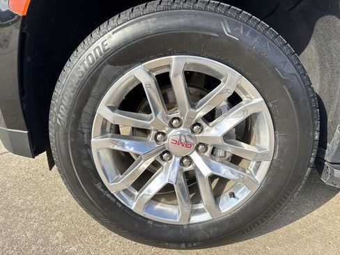 Used 2022 GMC Yukon SLT w/ SLT Premium Package image 9