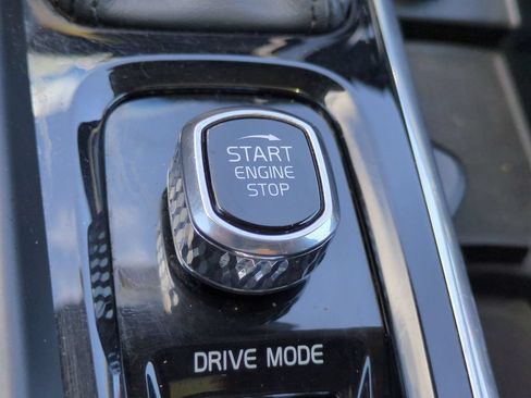 Used 2019 Volvo XC60 T5 Momentum w/ Multimedia Package AWD/4WD image 32