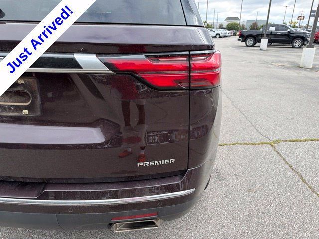 Used 2023 Chevrolet Traverse Premier FWD image 17