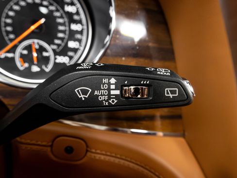 Used 2019 Bentley Bentayga image 59