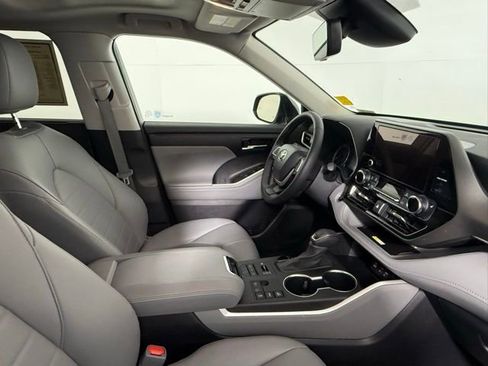 Used 2024 Toyota Highlander XLE image 48