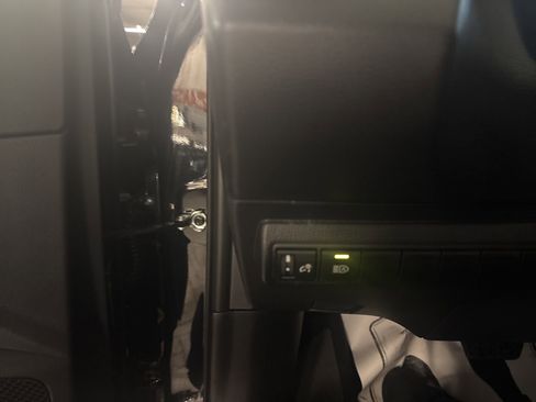 Used 2026 Toyota Corolla SE image 33