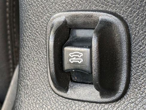 Used 2012 Chrysler 200 Touring image 22