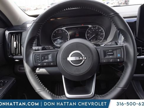 Used 2025 Nissan Pathfinder SV FWD image 6