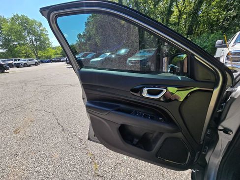 Used 2023 Jeep Compass Trailhawk AWD/4WD image 19