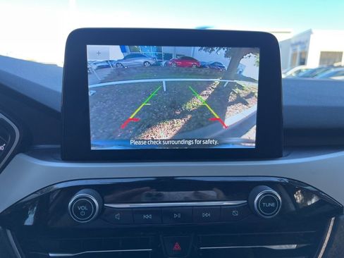 Used 2021 Ford Escape SE w/ SE Sport Appearance Package image 32