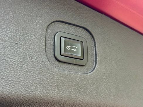 Used 2017 Chevrolet Equinox Premier w/ Enhanced Convenience Package FWD image 26
