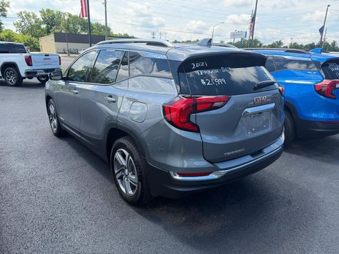 Used 2021 GMC Terrain SLT FWD image 2