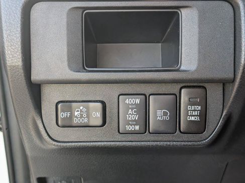 Used 2019 Toyota Tacoma TRD Off-Road AWD/4WD image 30