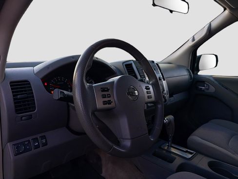 Used 2017 Nissan Frontier SV image 12