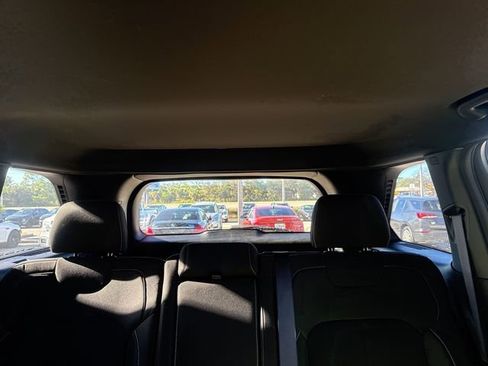 Used 2025 Jeep Grand Cherokee Laredo X image 8