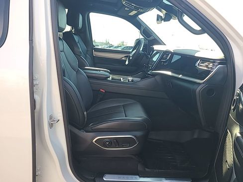 Used 2023 Jeep Wagoneer Series II image 7