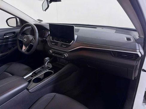 Certified 2024 Nissan Altima 2.5 SV w/ SV Premium Package FWD image 26