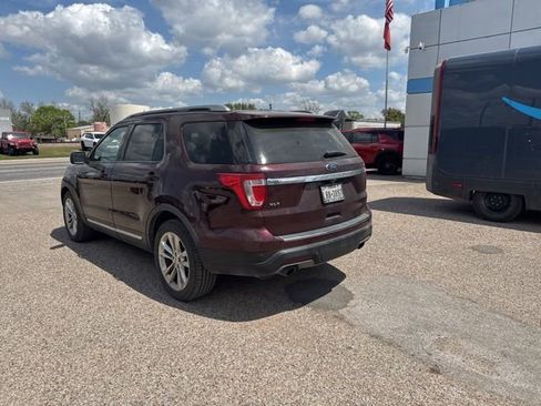 Used 2018 Ford Explorer XLT w/ Equipment Group 202A image 8