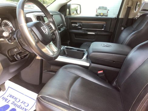 Used 2017 RAM 1500 Laramie w/ Convenience Group AWD/4WD image 3