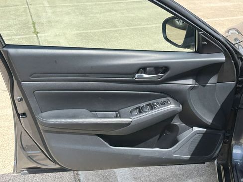 Used 2025 Nissan Altima 2.5 SV FWD image 18