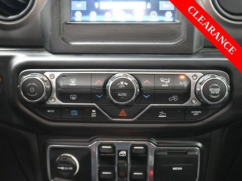 Used 2023 Jeep Wrangler Unlimited image 31