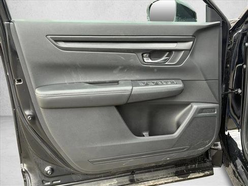 Used 2025 Honda CR-V LX image 11