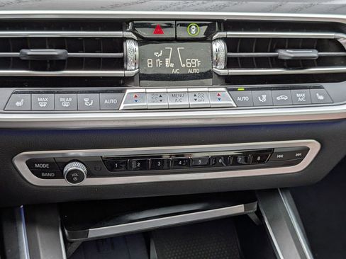Used 2022 BMW X7 xDrive40i w/ Premium Package AWD/4WD image 25