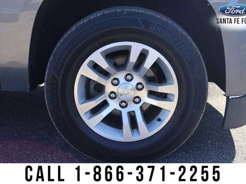 Used 2018 Chevrolet Suburban LT image 6