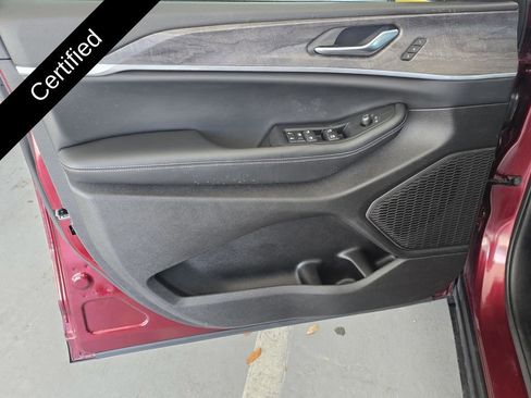 Used 2025 Jeep Grand Cherokee Limited image 37