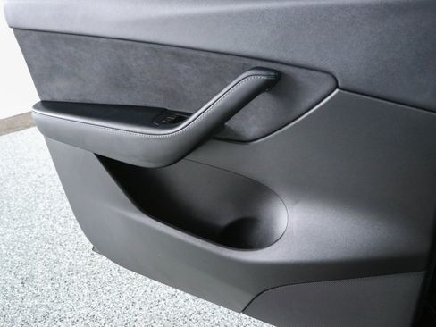 Used 2022 Tesla Model Y Performance AWD/4WD image 19