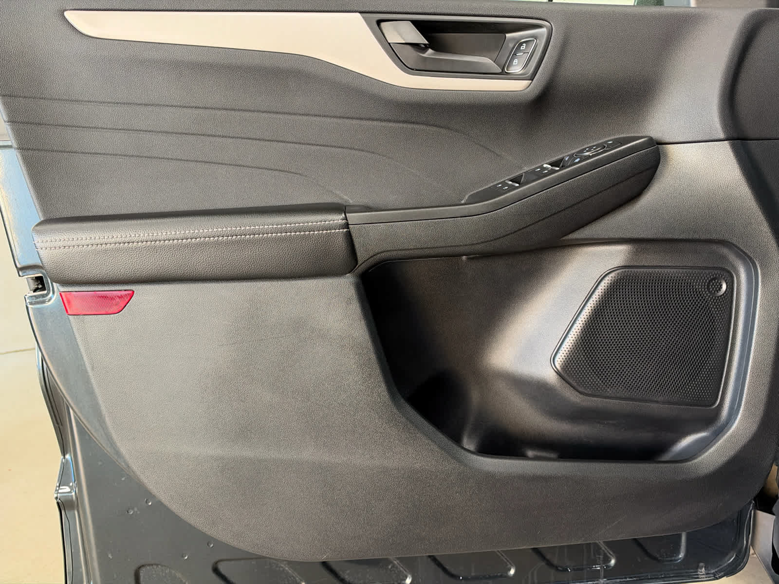 Used 2022 Ford Escape SE w/ Convenience Package FWD image 11