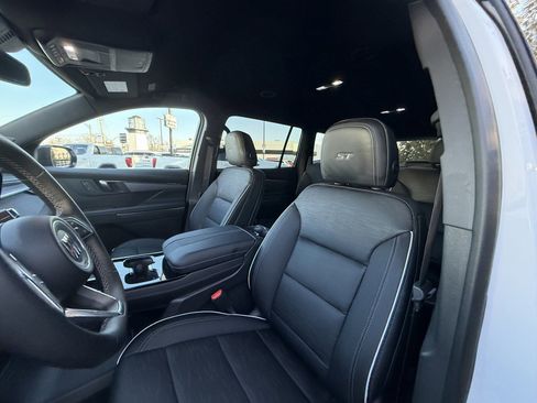 Used 2025 Buick Enclave Sport Touring image 10