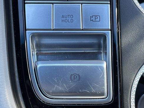 Used 2025 Genesis G70 2.5T image 8