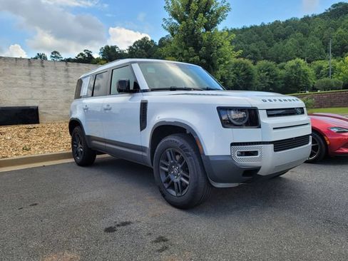 Used 2025 Land Rover Defender 110 S AWD/4WD image 3