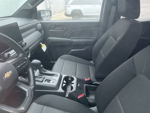 Used 2023 Chevrolet Colorado W/T image 9