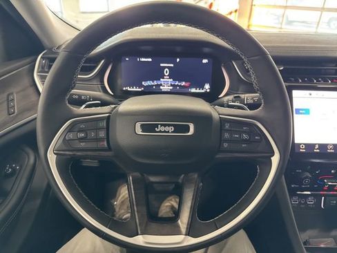 Used 2023 Jeep Grand Cherokee Limited w/ Luxury Tech Group II image 36