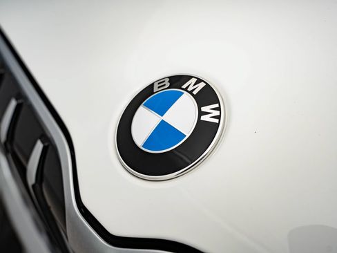 Used 2025 BMW X1 xDrive28i AWD/4WD image 3