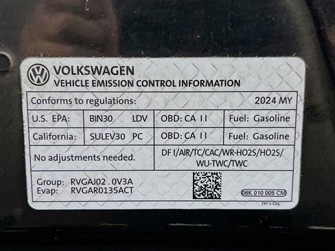 Used 2024 Volkswagen Tiguan SE FWD image 21