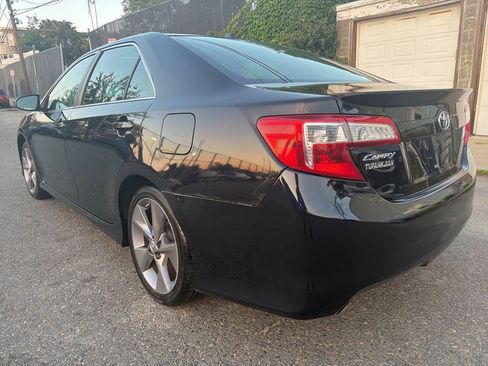 Used 2012 Toyota Camry SE w/ Leather Pkg FWD image 4