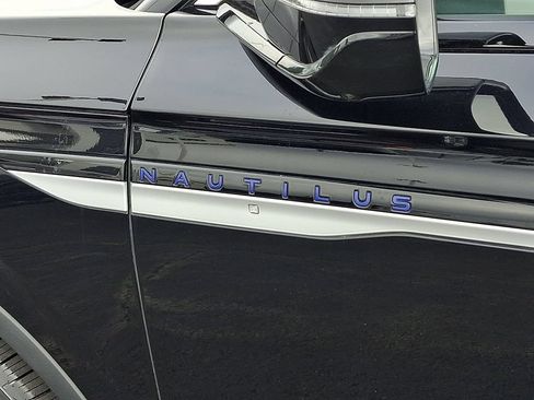 Certified 2025 Lincoln Nautilus Premier AWD/4WD image 30