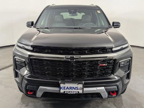 Used 2025 Chevrolet Traverse Z71 image 3