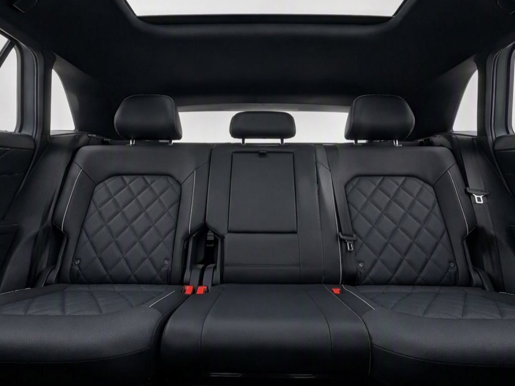 Certified 2024 Volkswagen Atlas Cross Sport SEL Premium R-Line AWD/4WD image 28